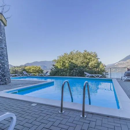 The Patio Over Varenna アパート