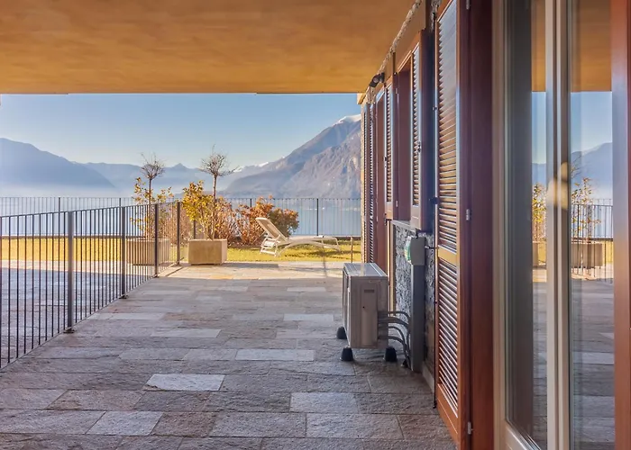 The Patio Over Varenna *