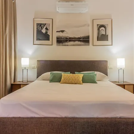 The Patio Over Varenna *