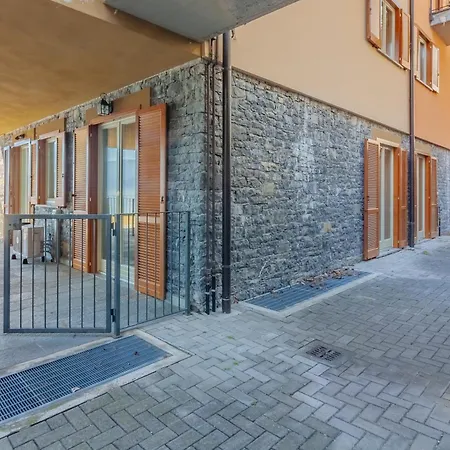 The Patio Over Varenna *