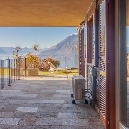 The Patio Over Varenna *