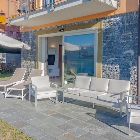 The Patio Over Varenna Daire Perledo