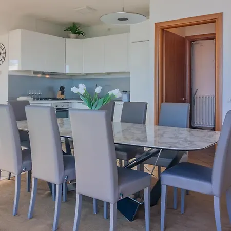 The Patio Over Varenna Перледо