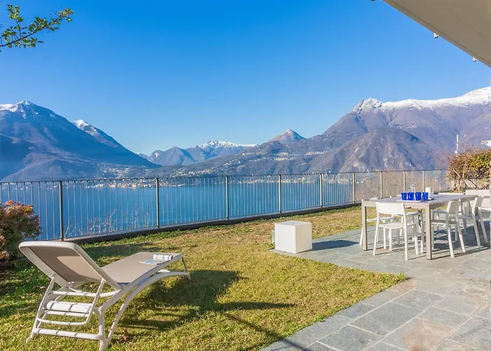 The Patio Over Varenna ペルレード