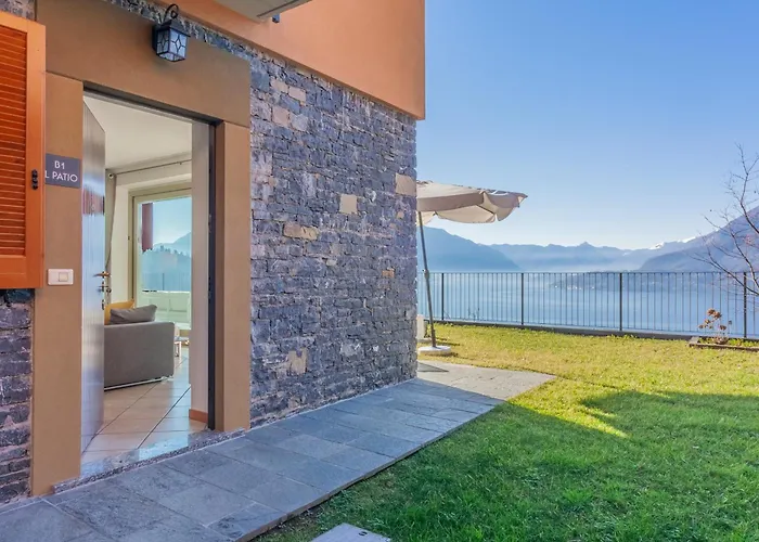 The Patio Over Varenna ペルレード