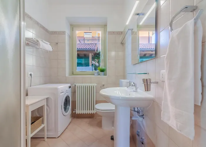 The Patio Over Varenna * ペルレード