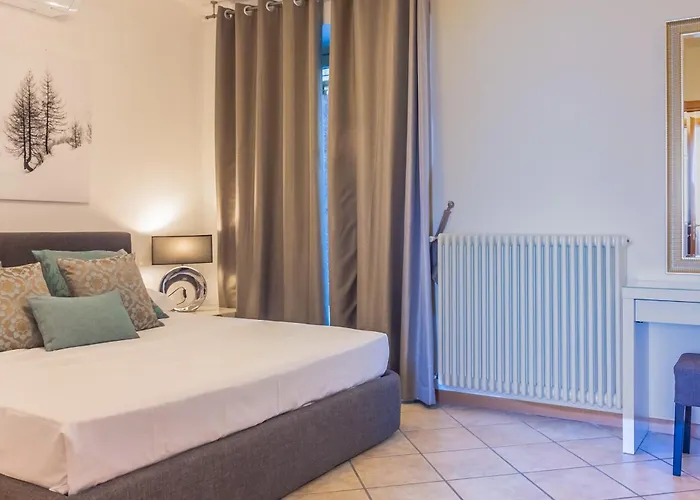 アパート The Patio Over Varenna