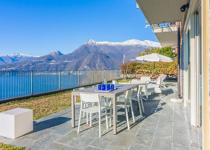 The Patio Over Varenna ペルレード