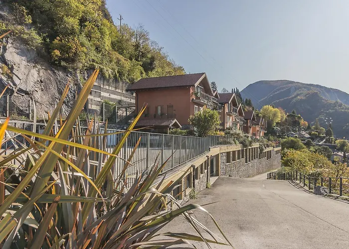 The Patio Over Varenna アパート