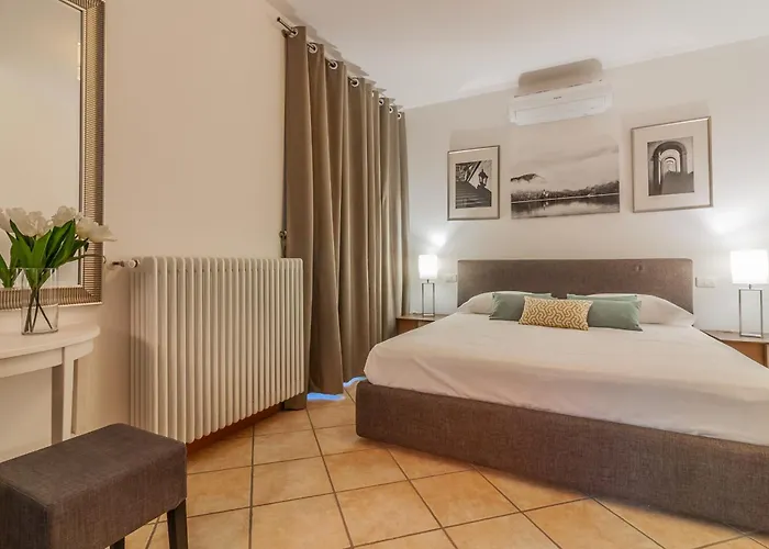 The Patio Over Varenna * ペルレード