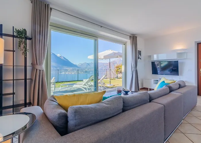 The Patio Over Varenna アパート