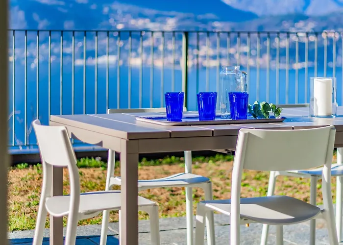 The Patio Over Varenna ペルレード