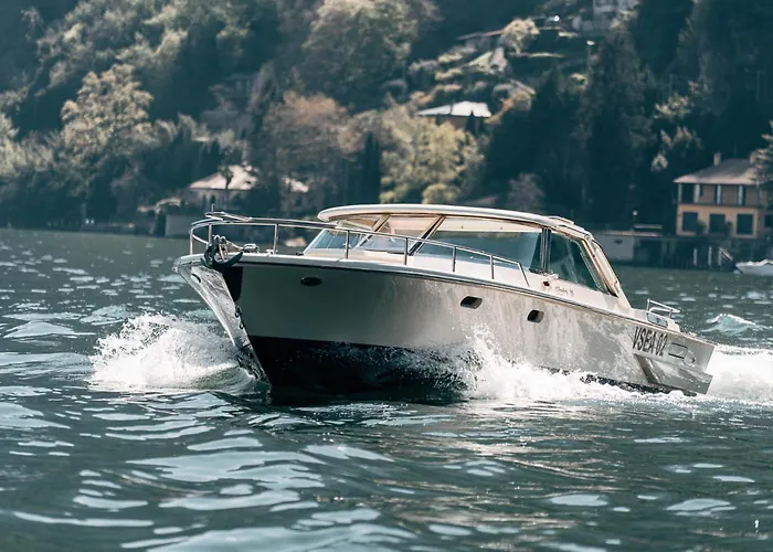 The Patio Over Varenna アパート *