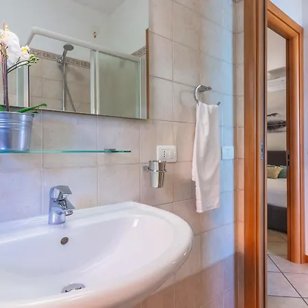 The Patio Over Varenna 公寓 *