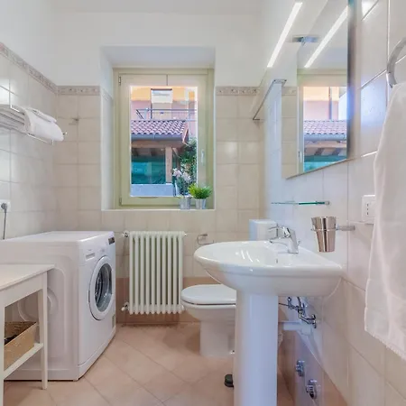 The Patio Over Varenna * 佩尔莱多