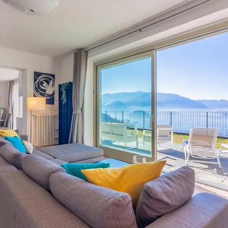 The Patio Over Varenna 公寓 *