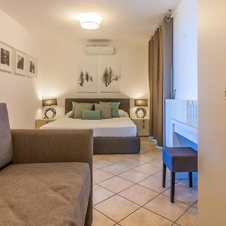 The Patio Over Varenna 公寓 佩尔莱多