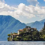 The Patio Over Varenna アパート ペルレード